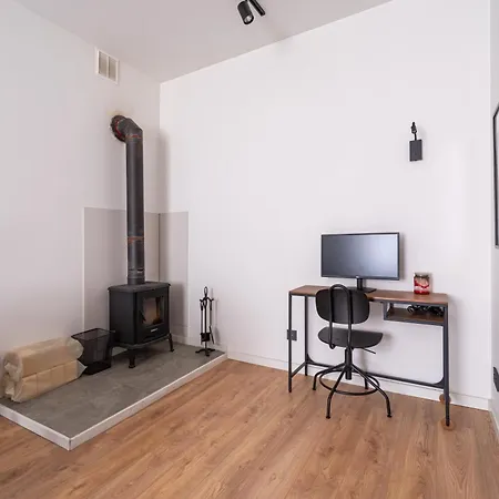 Lienes Iela Gem 1br With Fireplace In Historic Unesco Center Lägenhet *