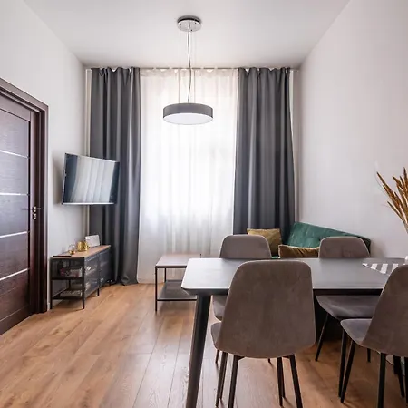 Lienes Iela Gem 1br With Fireplace In Historic Unesco Center Apartment Riga