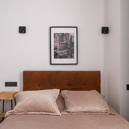 Lienes Iela Gem 1br With Fireplace In Historic Unesco Center Riga