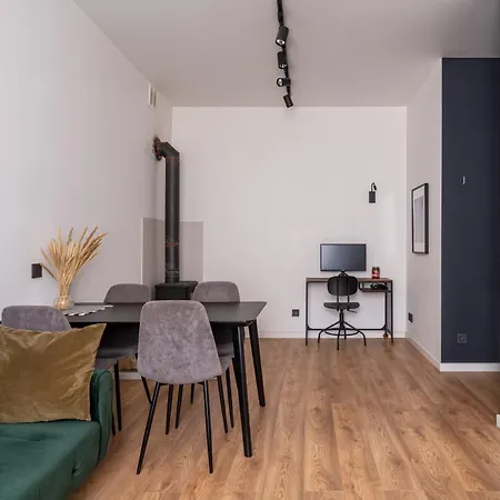 Lienes Iela Gem 1br With Fireplace In Historic Unesco Center Lägenhet