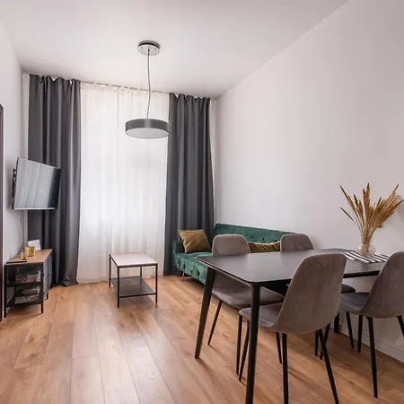 Lienes Iela Gem 1br With Fireplace In Historic Unesco Center * Riga