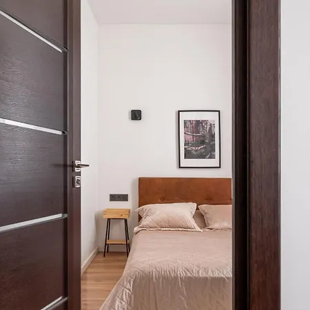 Lienes Iela Gem 1br With Fireplace In Historic Unesco Center Lägenhet