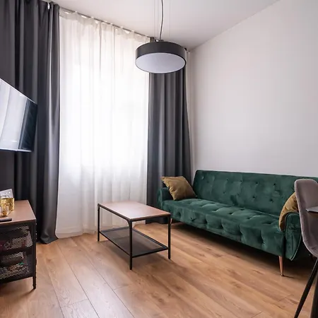 Lienes Iela Gem 1br With Fireplace In Historic Unesco Center Ryga