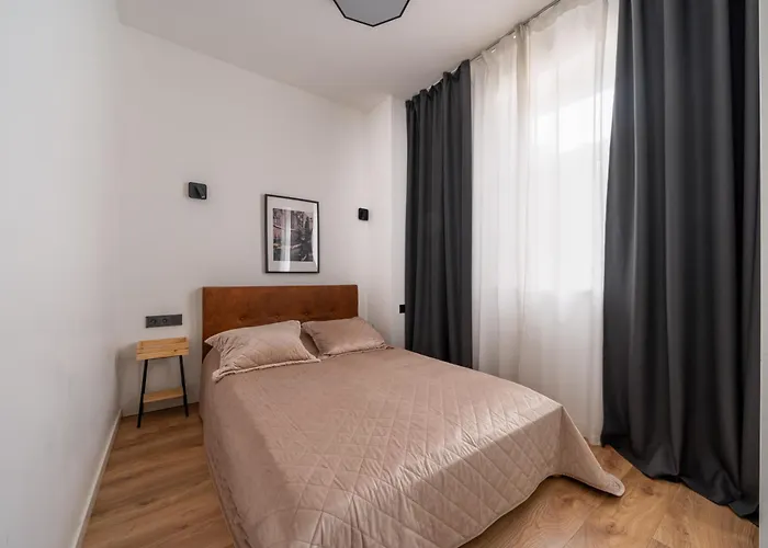 Lienes Iela Gem 1br With Fireplace In Historic Unesco Center *